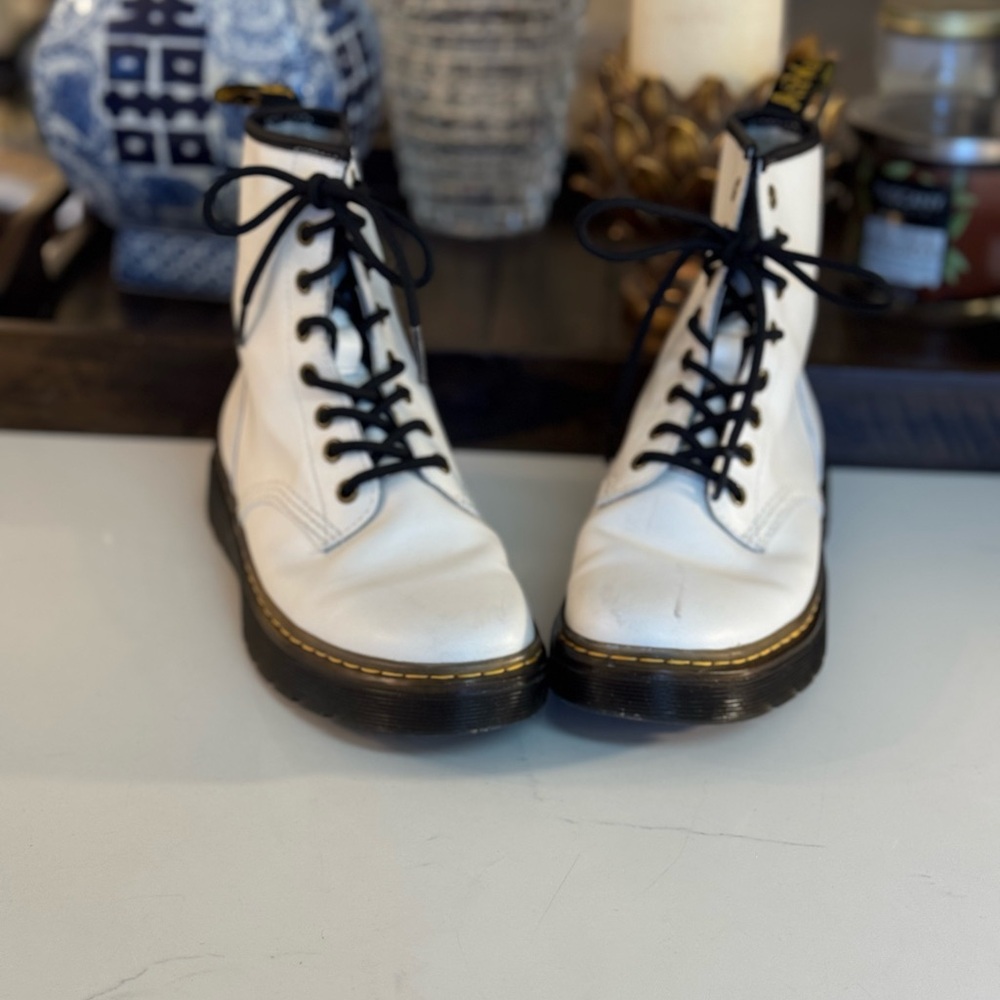 🤍 DR. MARTENS WHITE LEATHER LACE UP ANKLE BOOTS!
